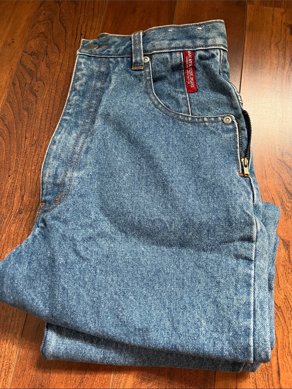 Women’s Slim Straight Denim Jeans in Medium Blue size 7 look pictures